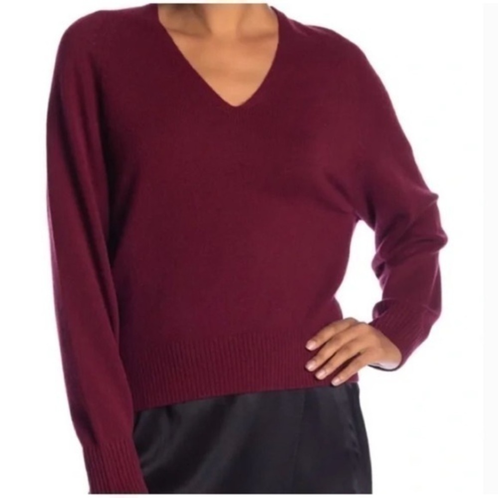 VINCE Weekend V Neck Cashmere sweater. Burgundy. Womens Small. Only $50